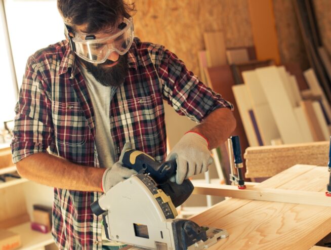 Expert Carpenter Kedron - 4031 | Quality Craftsmanship 292