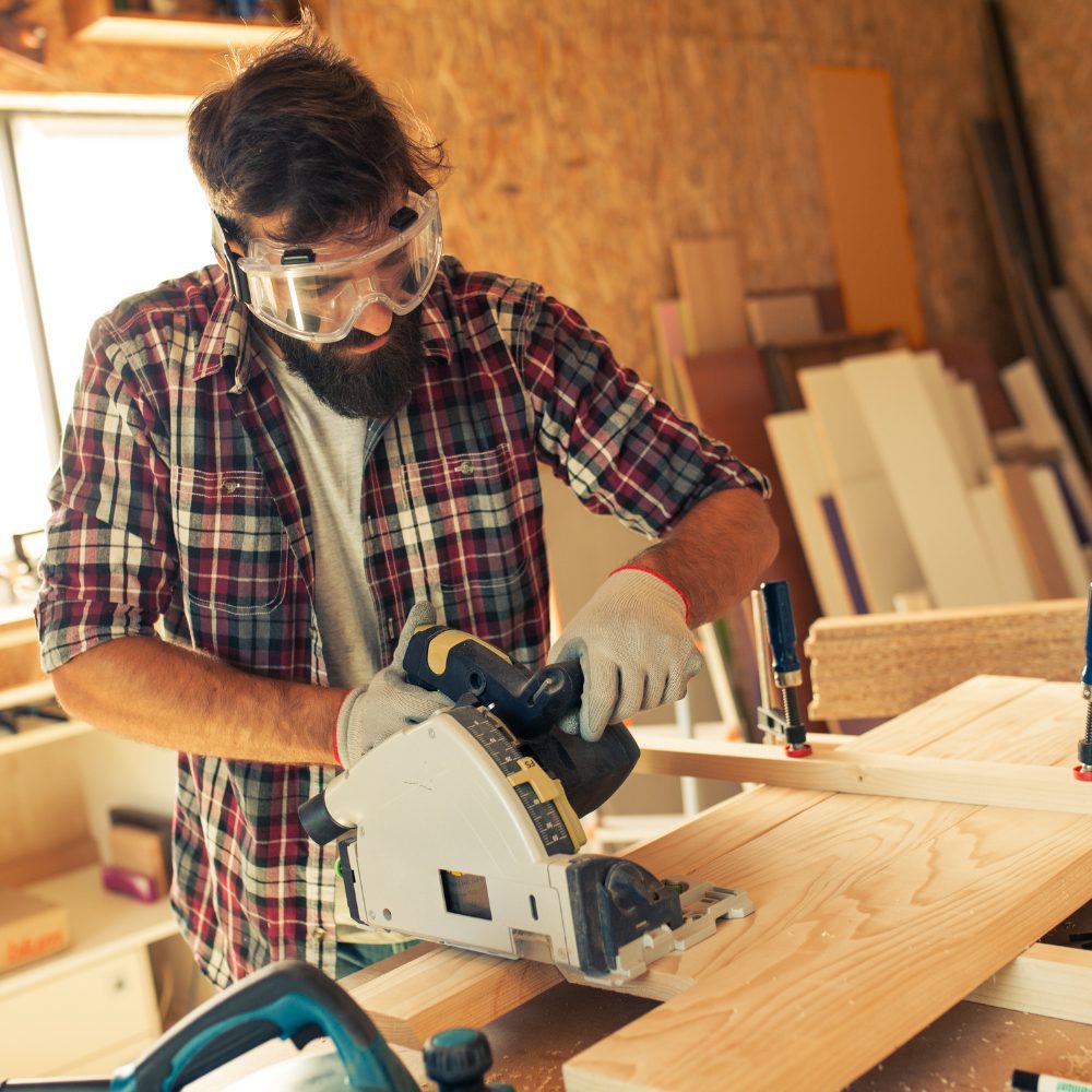 Expert Carpenter Kedron - 4031 | Quality Craftsmanship 31